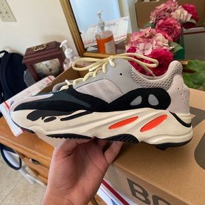 @@@ yeezy wave runners. Size 11